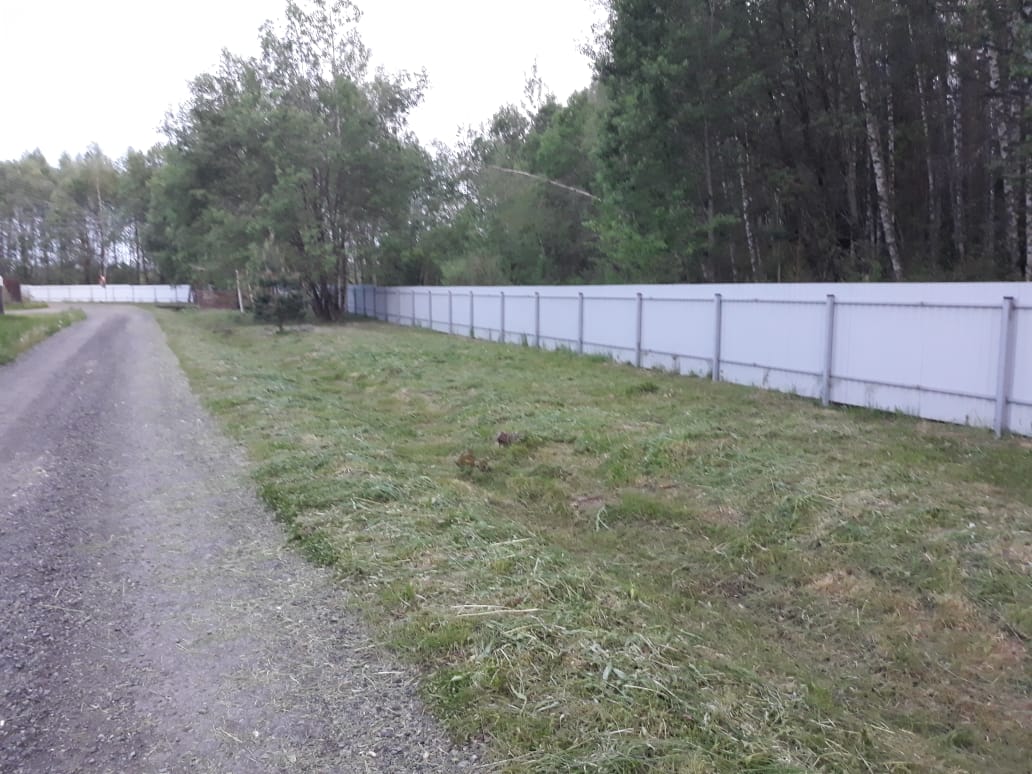 Проведены работы по покосу травы вдоль главной дороги.