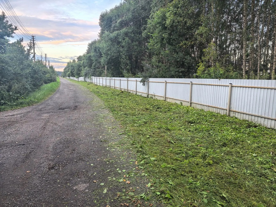Проведены работы по покосу травы вдоль главной дороги.