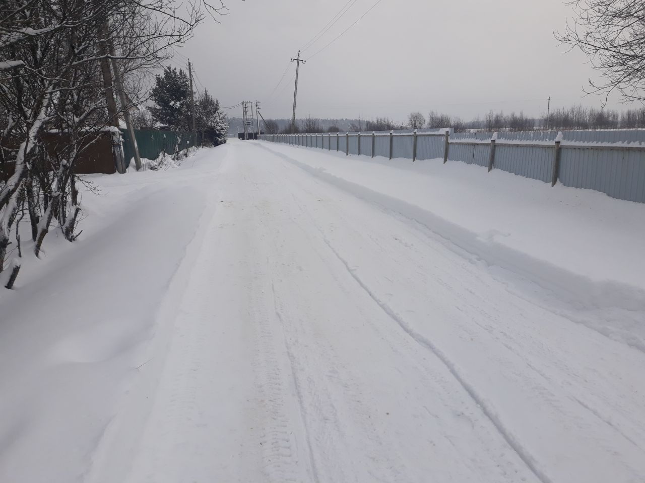 Проведены работы по чистке главной дороги от снега.