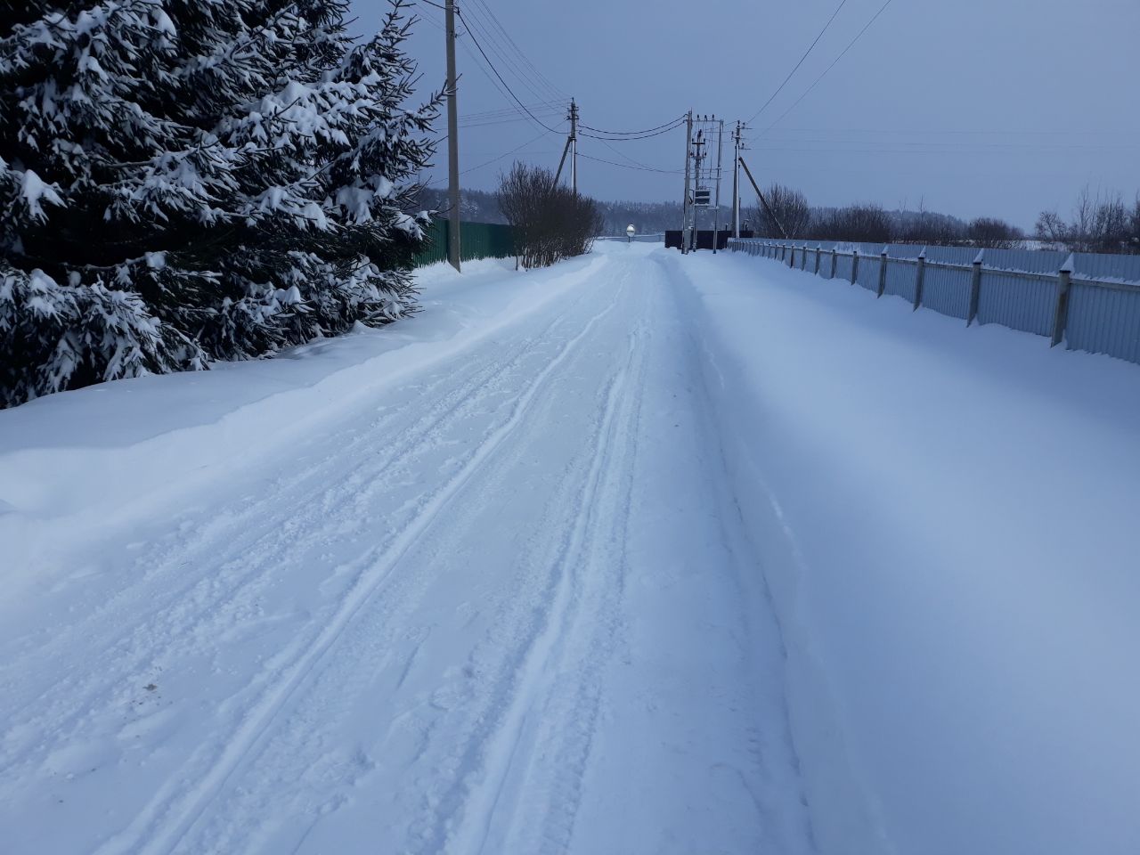 Проведены работы по чистке главной дороги от снега.